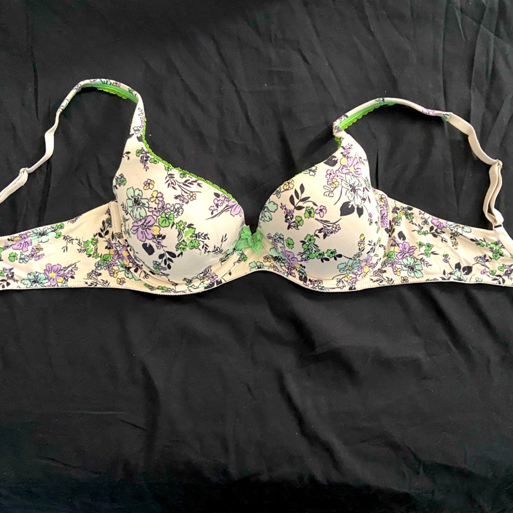 VICTORIA’S SECRET Body by Victoria Lined Demi 34C